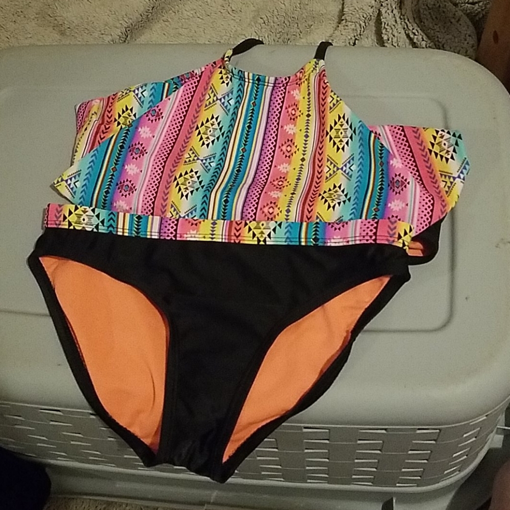 Fun patterned swim suit. Size small.